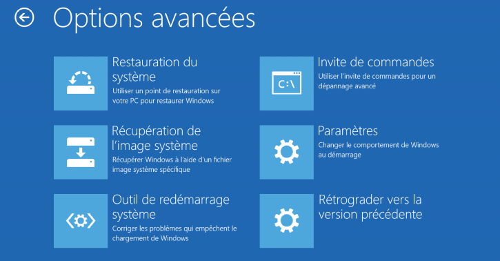 Sélectionnez Récupération dans le volet gauche.
Sous Démarrage avancé, cliquez sur Redémarrer maintenant.